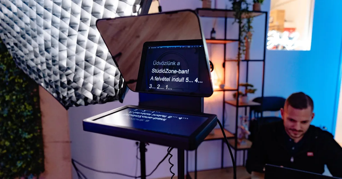 Súgógép a StudioZone stúdiójában, kamera előtt felvételre készen